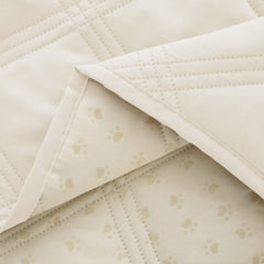 Ameritex dog cover over a bed demonstrating non-slip grip.