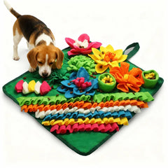 Banlangen snuffle mat dog sniffing close-up boosts mental stimulation