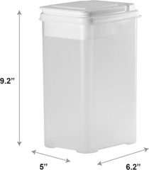 Buddeez 3.5-quart capacity keeps a tidy stash of treats at hand.