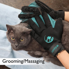 CoolJob flexible fingers provide comforting massage during grooming sessions.