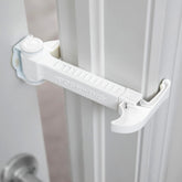 DOORWING portable door lock mounted on a door edge, quick, tool-free installation.