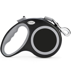 EC.TEAK retractable leash 26 ft in use for controlled walking.