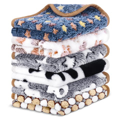 Eilyliafe guinea pig blanket showing soft fleece warmth