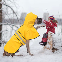 Ezierfy hood size adjuster on the raincoat provides head protection in varying weather.