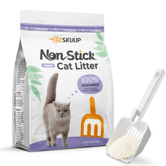 EZSKUUP non-stick ultra clumping litter being poured for easy setup and clean usage.