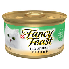 Fancy Feast Trout Feast close-up showing flaked texture for cat palatability.