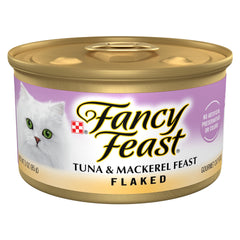 Fancy Feast tuna and mackerel flakes for a flavorful, protein-rich cat meal.