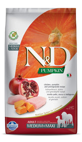 Farmina Natural & Delicious grain-free kibble closeup with chicken pieces for digestion