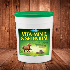 Farnam Vita-Min E & Selenium bottle label highlighting antioxidant support for horses.