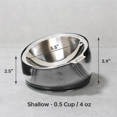 Slanted elevated base of Felli Oblik designed for comfortable cat feeding posture.