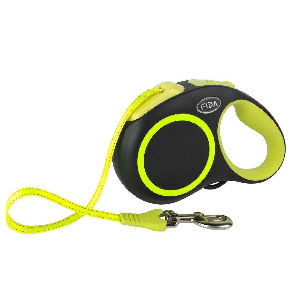 Fida retractable leash with reflective stitching for safe night walks