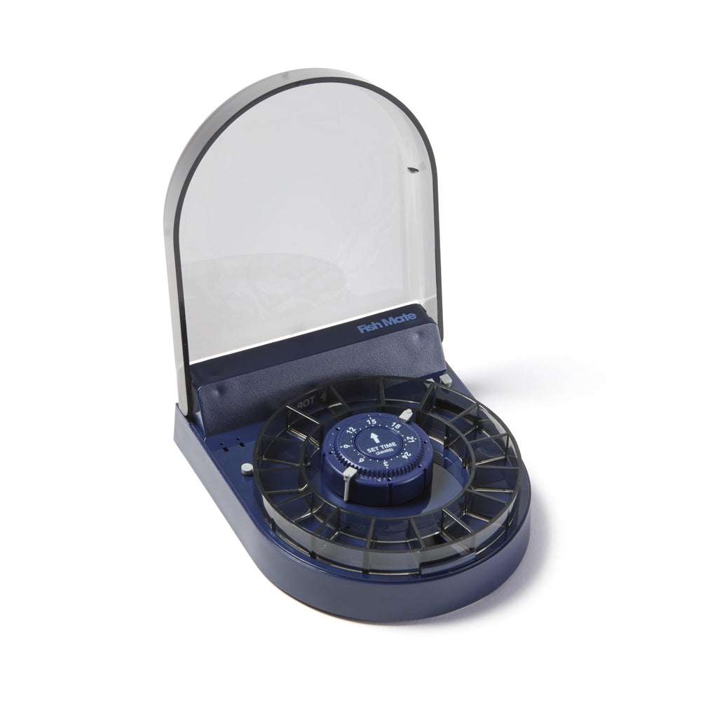 Fish Mate F14 displaying its 14-meal schedule for reliable daily feeding