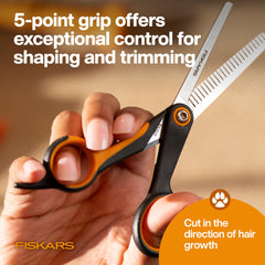Fiskars 5-point grip supports accurate shaping and blending of fur.