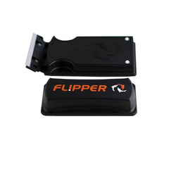 Flipper Standard ergonomic handle enables comfortable, controlled cleaning sessions.