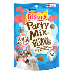 Friskies Natural Yums wild tuna pouch open, crunchy cat snack.