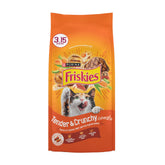 Friskies Tender and Crunch close-up of chicken-beef kibble texture.