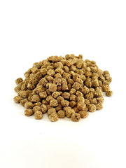 Harrison's Pepper Lifetime Coarse kibble close-up showing texture.