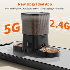 HoneyGuaridan built-in desiccant controls moisture in kibble.