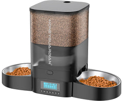 HoneyGuaridan dual-side feeding design for two cats promotes calm, even meals.