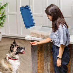 IRIS USA Airtight Pet Food Container clear body allows quick meal level check.