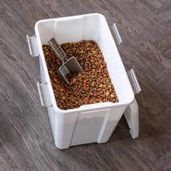 Iris USA four secure latches keep contents sealed and spill-proof.