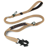 Joytale Tactical Dog Leash clip demonstrates secure 1-second lock for quick control on busy walks.
