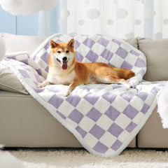LE SURE sherpa fleece side provides soft warmth for couch snuggles
