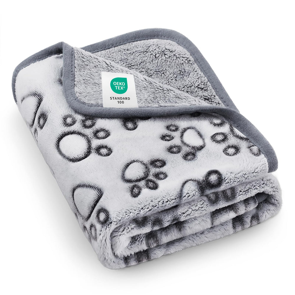 Luciphia blanket paw print close-up in grey fleece for cozy warmth