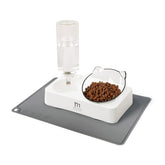 Marchul tilted cat bowl with feeding mat reduces spills during meals.