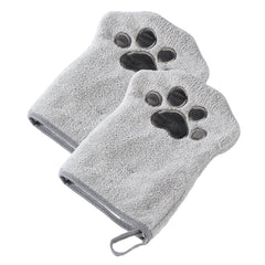 Muddi Mitt demonstrates precise paw grooming with soft microfiber