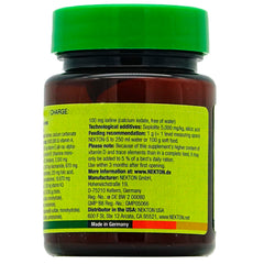 Nekton-S use shot illustrates mixing into a daily bird diet.