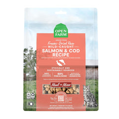 Open Farm freeze-dried raw cat food morsels featuring salmon and cod for protein-rich meals.