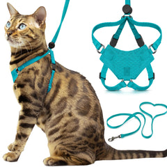 OutdoorBengal Houdini escape-proof harness close-up neck-clip shows secure fit for walks