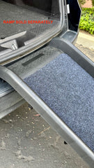 PawStep 50706 easy-clean carpet cleans with a vacuum.