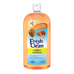 PetAg Fresh ’n Clean shampoo bottle for dogs, moisturizes coats with vitamin E.