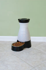 PetSafe hopper close-up showing sealed lid and clean kibble storage.