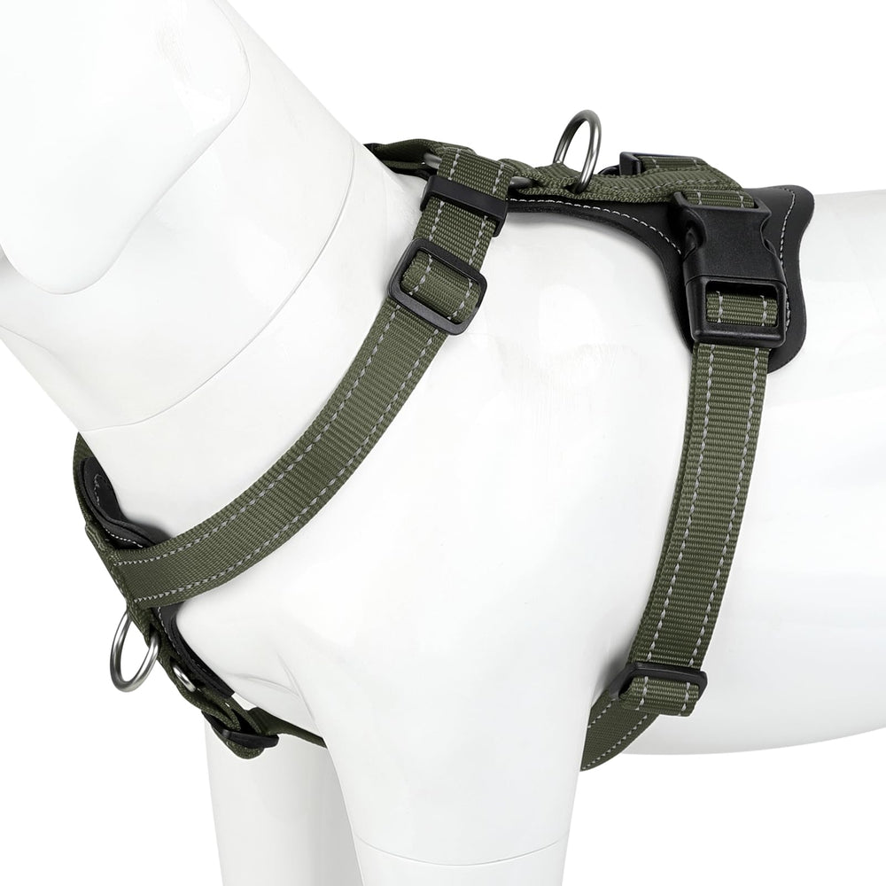 Plutus Pet adjustable no-pull harness with front clip for training control
