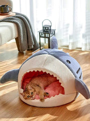 QWINEE cat mat shark-shaped bed blue bottom, waterproof grip to prevent sliding.