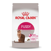 Royal Canin Fussy kibble aroma close-up highlights a palatable meal for picky cats.