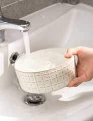 Seyatoo pet bowl for dry and wet food, treats, and water.
