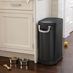 simplehuman container shows silicone gasket forming airtight seal to preserve freshness.
