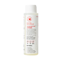 Skout's Honor cedarwood aroma image emphasizes a pleasant scent during bath time.