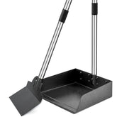 Snagle Paw pooper scooper with extra-large tray for quick yard cleanups.