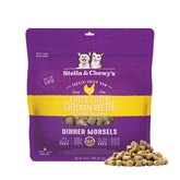 Stella & Chewy's freeze-dried chicken morsels for cats, protein-rich and grain-free.