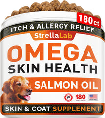 StrellaLab Omega 3 for Dogs bottle label highlights premium omega nutrition for healthy skin.
