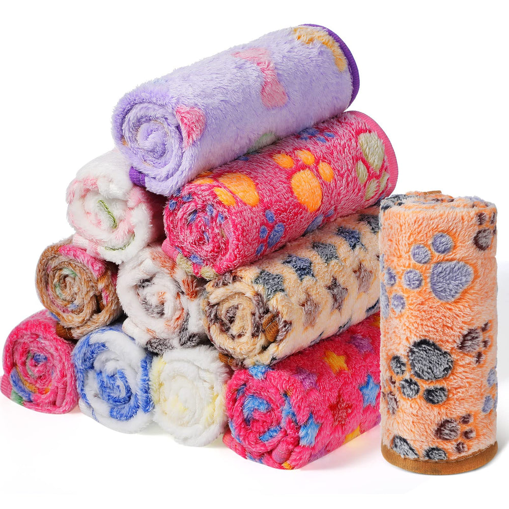 Tatuo dog blanket paw beige pattern provides cozy warmth and furniture protection.