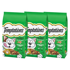 Temptations Seafood Medley kibble bite shows a crunchy texture for adult cats