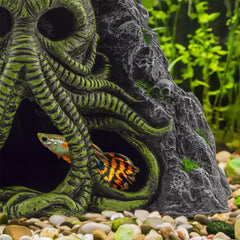Eyes detail of the Toy Vault Cthulhu statue creates a haunting aquarium gaze.
