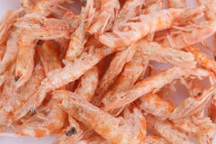 toyuto premium krill-shrimp mix in aquarium feeding scene reveals color and activity