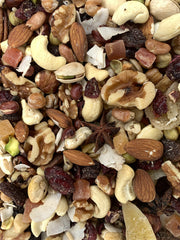Versele-Laga Bonita Nut Treat Mix ingredients image highlights varied foraging-friendly mix.